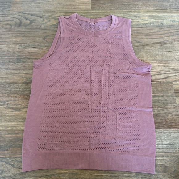 Lululemon tank - Picture 1 of 4